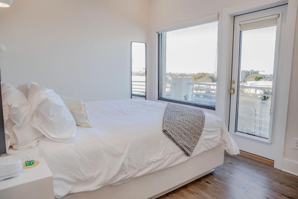 The Hive 302 King With Balcony Ξενοδοχείο Ουίλμινγκτον Εξωτερικό φωτογραφία