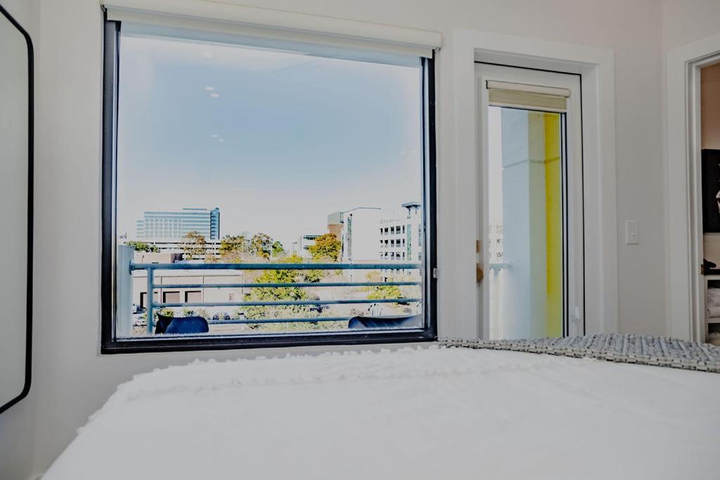 The Hive 302 King With Balcony Ξενοδοχείο Ουίλμινγκτον Εξωτερικό φωτογραφία